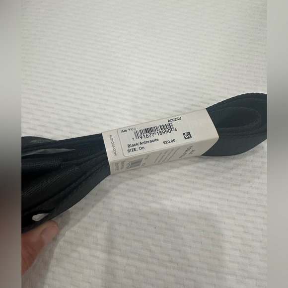 Alo Yoga Strap in Black/Anthracite - Picture 2 of 2